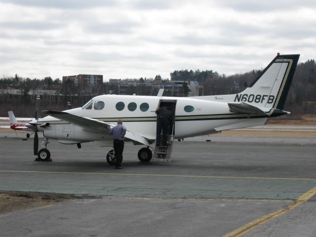 Beechcraft King Air 90 (N608FB) - Unloading an inmate after arriving from Roxboro, NC (KTDF). Your federal tax dollars hard at work.