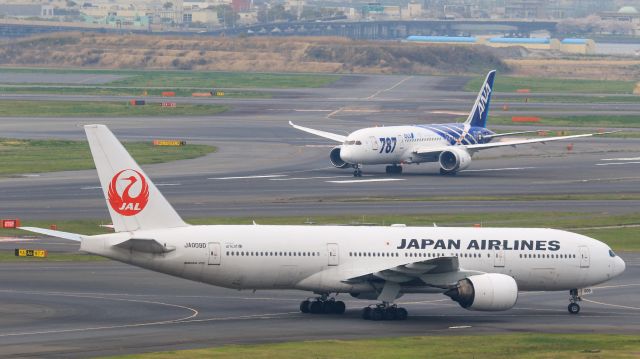 Boeing 777-200 (JA009D) - Japan Airlines / Boeing 777-289br /Apr.06.2016 Tokyo International Airport [HND/RJTT] JAPAN