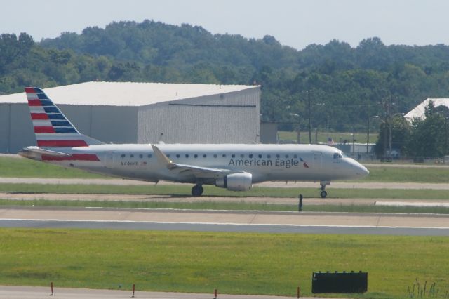 Embraer 170/175 (N446YX)