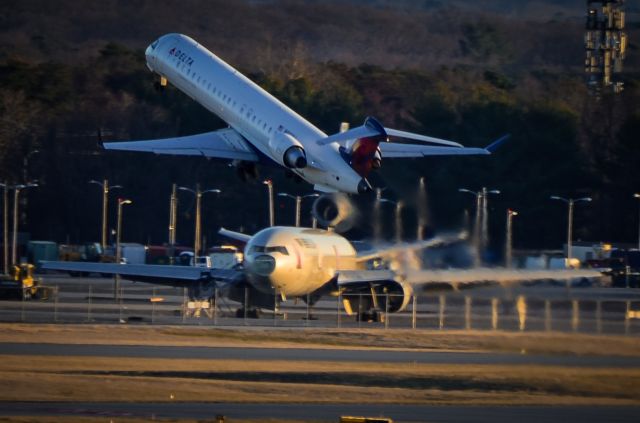 Canadair Regional Jet CRJ-900 (N903XJ)