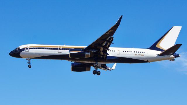 Boeing 757-200 (M-RISE) - 31L approach.