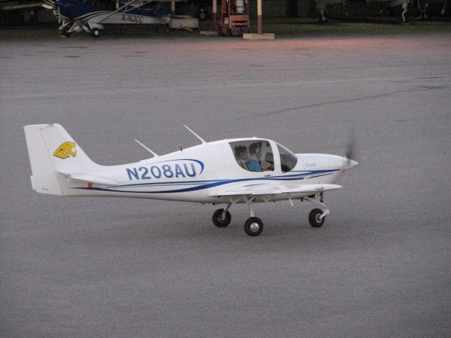 — — - N208AU at Hickory NC