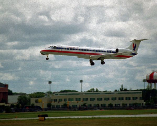 Embraer ERJ-145 (N634AE) - Short final for Rwy 36