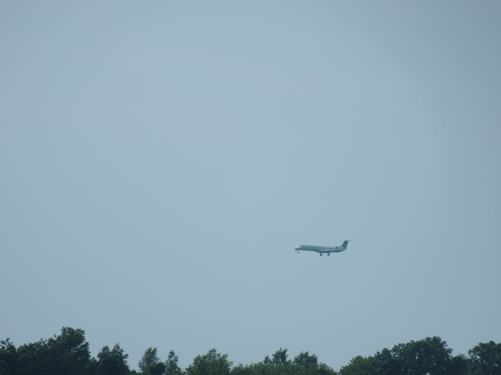 Embraer ERJ-145 —