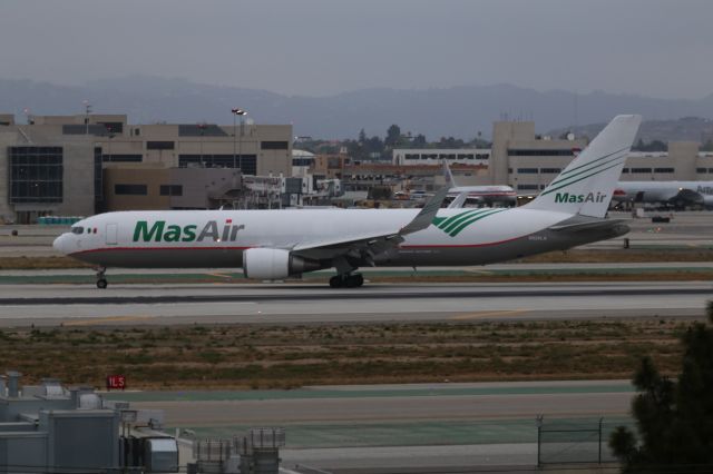 BOEING 767-300 (N526NA)