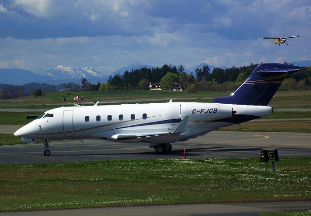 Bombardier Challenger 300 (C-FJCB)