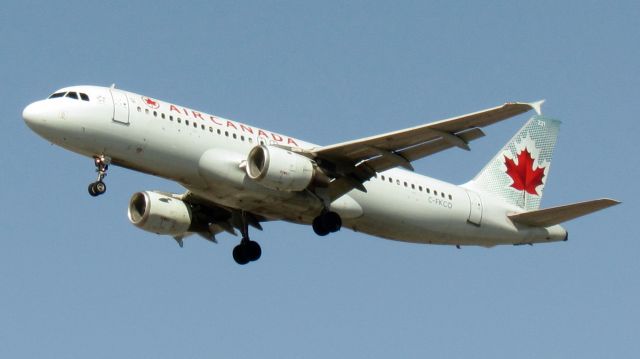 Airbus A320 (C-FKCO)