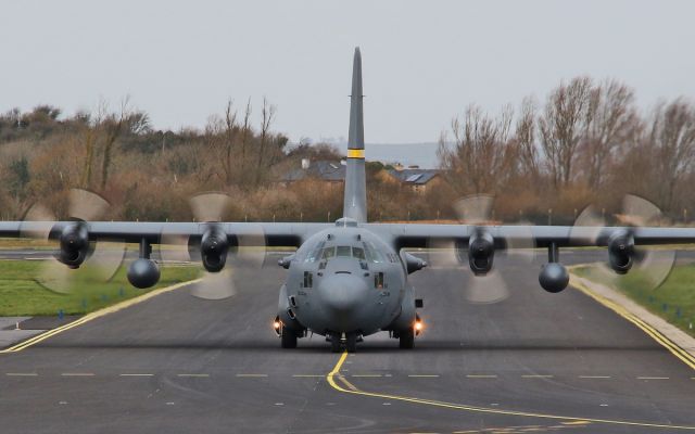 Lockheed C-130 Hercules (92-1531) - usaf wyoming ang c-130h 92-1531 on the taxiway at shannon 6/3/15.