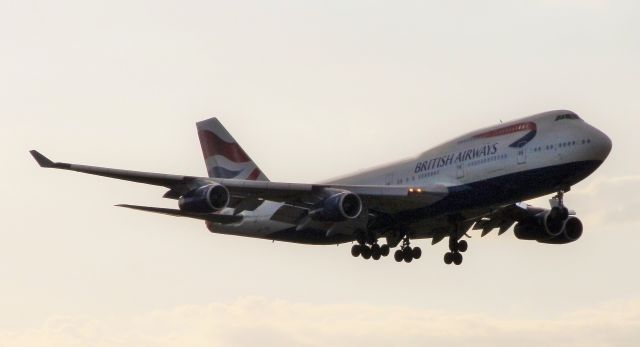 Boeing 747-400 (G-BNLY)