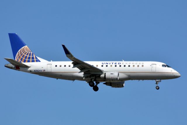 Embraer 175 (N742VX) - Brickyard 3406 from Chicago 