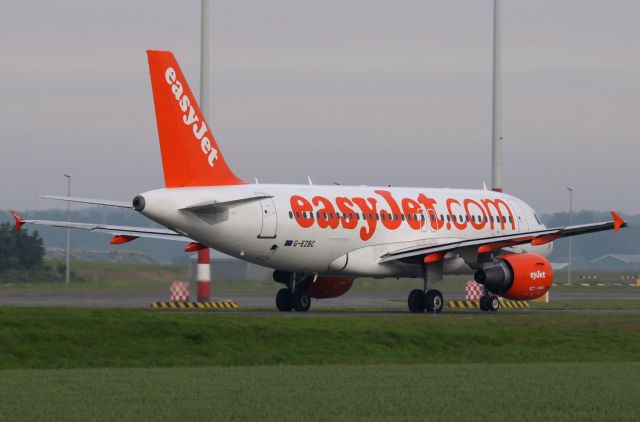 Airbus A319 (G-EZBC)