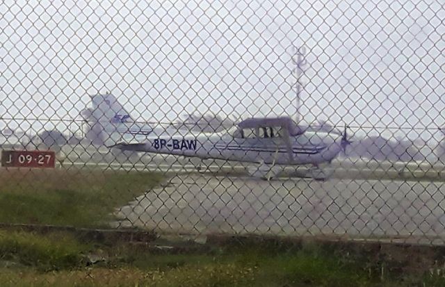 Cessna Skyhawk (8P-BAW)