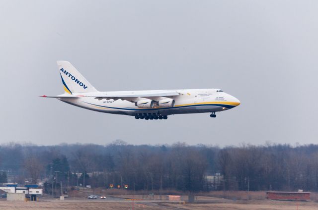 Antonov An-12 (UR-82027) - UR-82027 Landing KDTW 21L