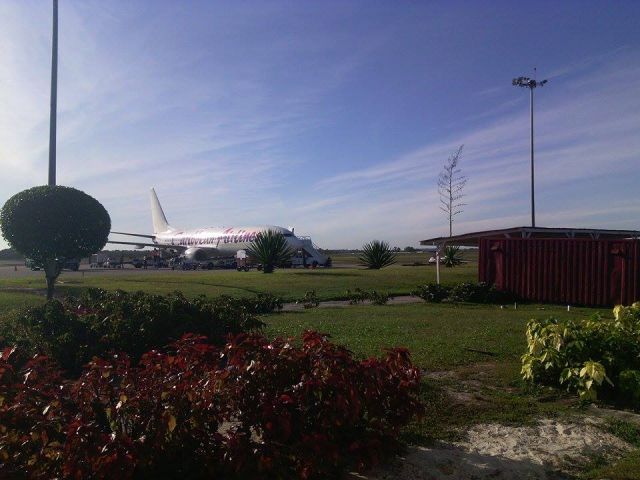 Boeing 737-800 (9Y-JMF)