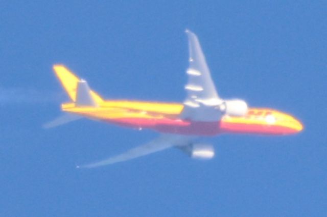 Boeing 777-200 (G-DHMD) - G-DHMD Boeing B-777 FZB DHL AIR UK. DHK317 De Cincinnati CUG.  Vers NA  Altitude 10058 Mètres. Vitesse 998 KM/H. Survolant la ville de Joliette QC. le 12-03-2025 à 07:48.