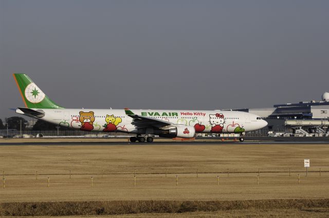 Airbus A330-300 (B-16332) - Departure at NRT Airport Runway 16R on 2011/12/29 Hello Kitty c/s