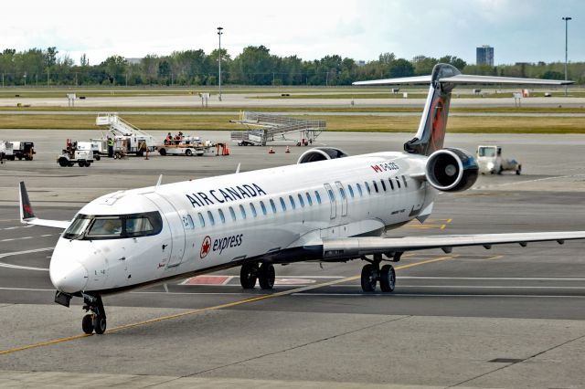 Canadair Regional Jet CRJ-900 (C-GJZS)