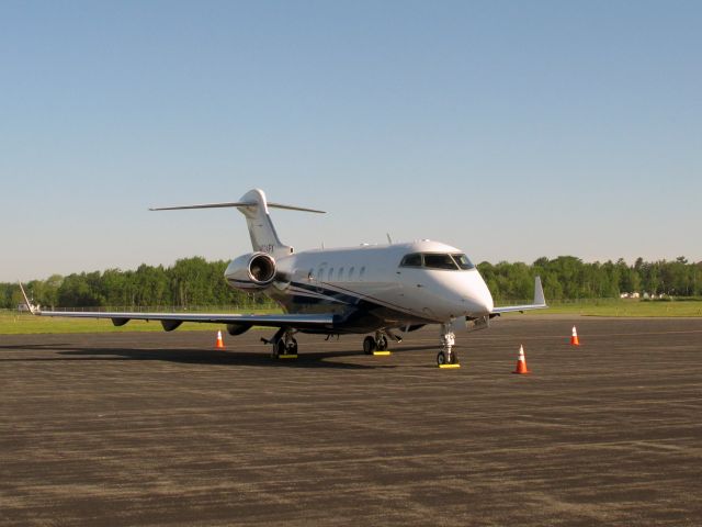 Bombardier Challenger 300 (N524FX)