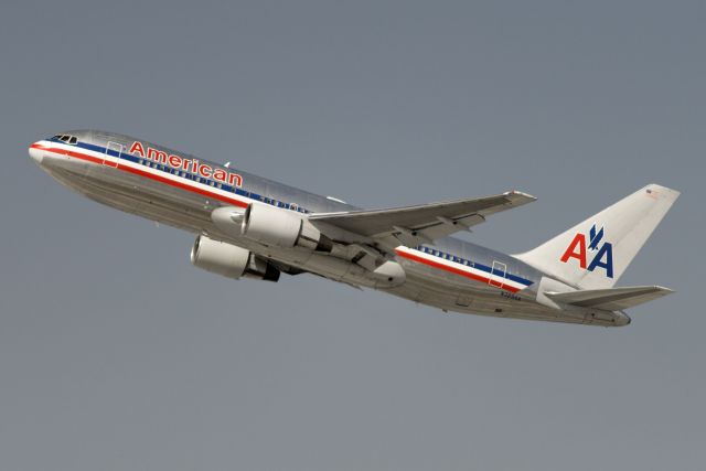 BOEING 767-200 (N329AA) - N329AA  Boeing  B767-223  AAL  KLAX  20130304  4256