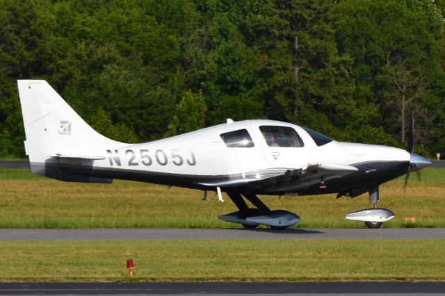 Cessna 400 (N2505J) - HARRAH ENTERPRISES LLC (Harrah Engineering) taxiing at KJQF - 7/11/18