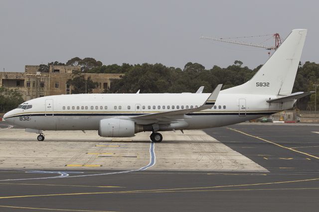 Boeing 737-700 (16-5382)