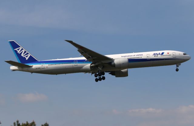 BOEING 777-300ER (JA736A)