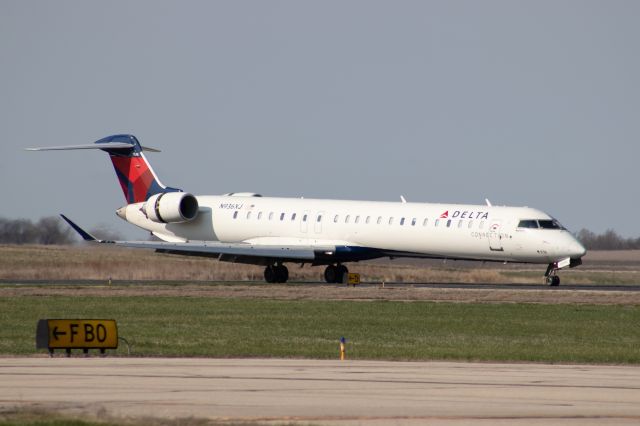 Canadair Regional Jet CRJ-900 (N936XJ)