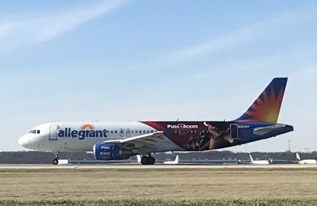 Airbus A320 (N262NV) - In the “Puss In Boots Livery”. Runway 19 arrival! 11/26/22.