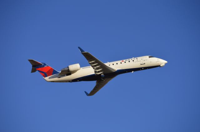 Canadair Regional Jet CRJ-200 (N8884E)