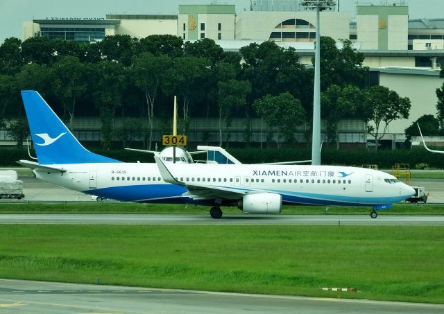 Boeing 737-800 (B-5635) - Taxing at SIN (2016/11/05)