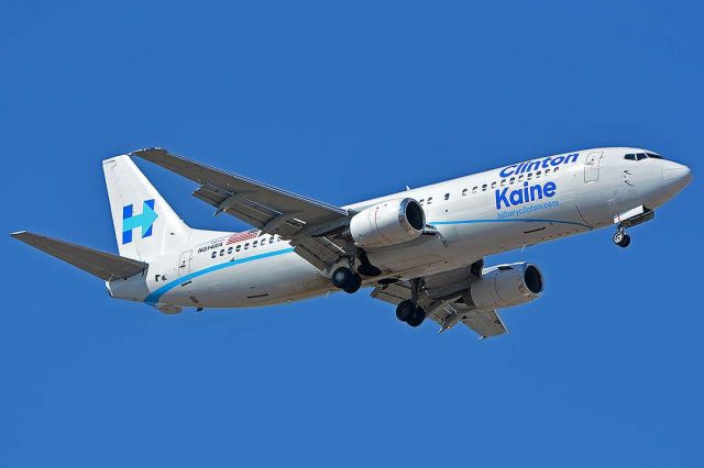 BOEING 737-400 (N314XA) - Tim Kaine arrived at Phoenix Sky Harbor aboard 737-484 N314XA on  November 3, 2016. He is speaking at a campaign event in Maryvale.