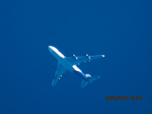 Boeing 747-400 (N418MC)