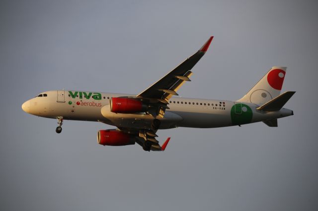 Airbus A320 (XA-VAW)