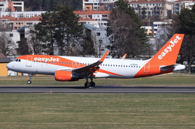 Airbus A320 (G-EZGX)