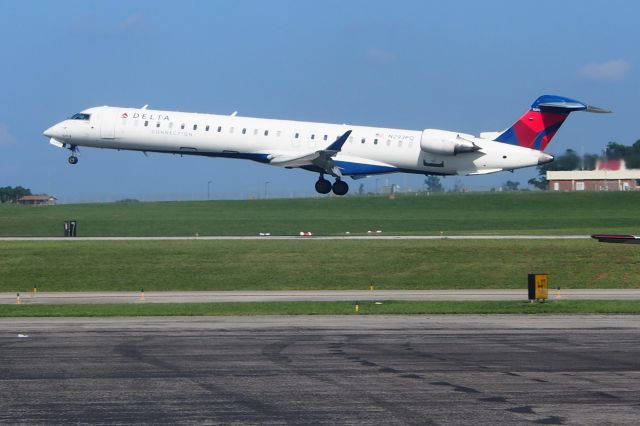 Canadair Regional Jet CRJ-200 (N293PQ)