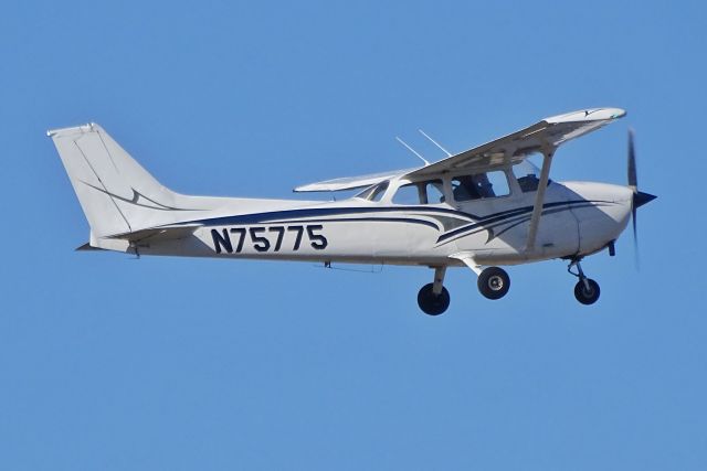 Cessna Skyhawk (N75775)