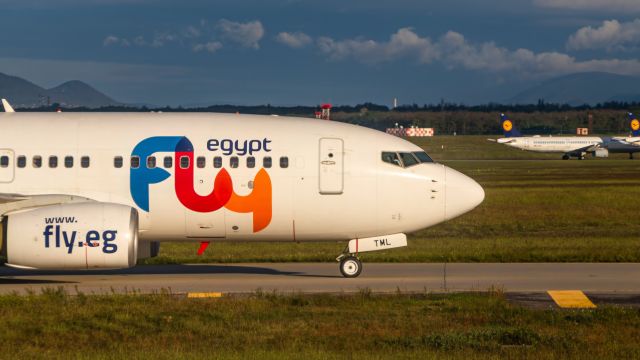 Boeing 737-700 (SU-TML)