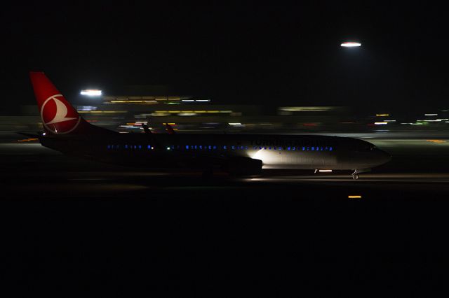 Boeing 737-800 (TC-JYA) - Take off at night.