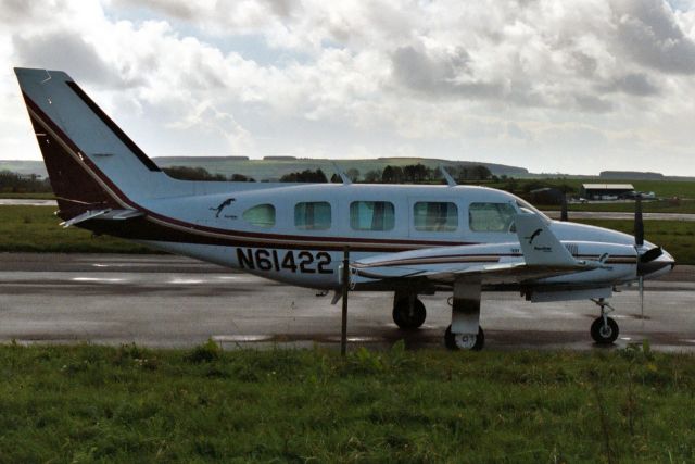 Piper Navajo (N61422) - Seen here on 1-Apr-02.  Destroyed by fire at EGTR on 5-Aug-03.