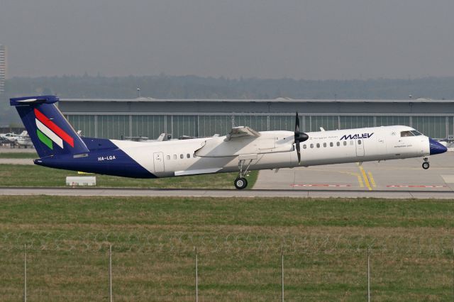 de Havilland Dash 8-300 (HA-LQA)