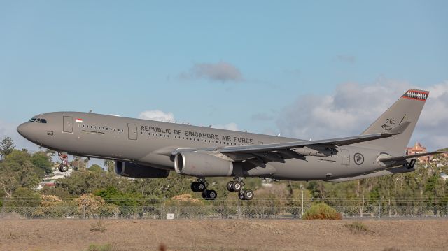 Airbus A330-300 —