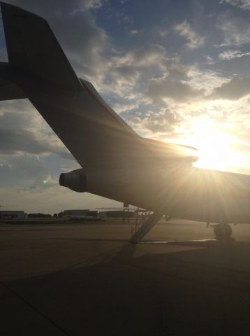 BOEING 727-200 (N724CK) - Sunset departure after dropping off some cargo. 