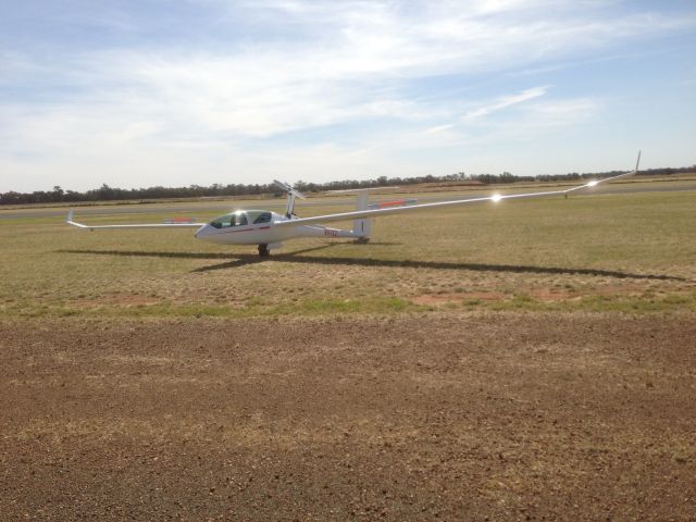 Unknown/Generic Glider (VH-IXZ) - DG 1001 Self Launching High Performance 2 seat glider