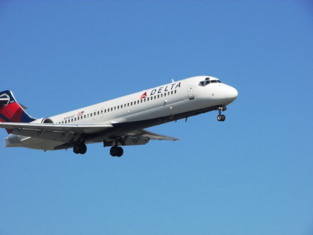 Boeing 717-200 (N990AT) - Landing RWY 20R