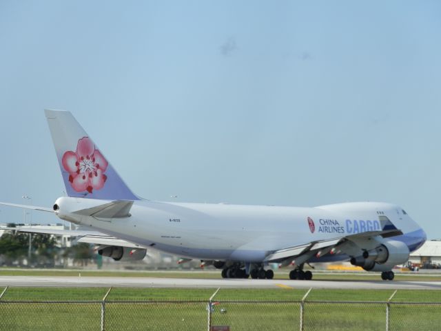 Boeing 747-400 (B-18722)