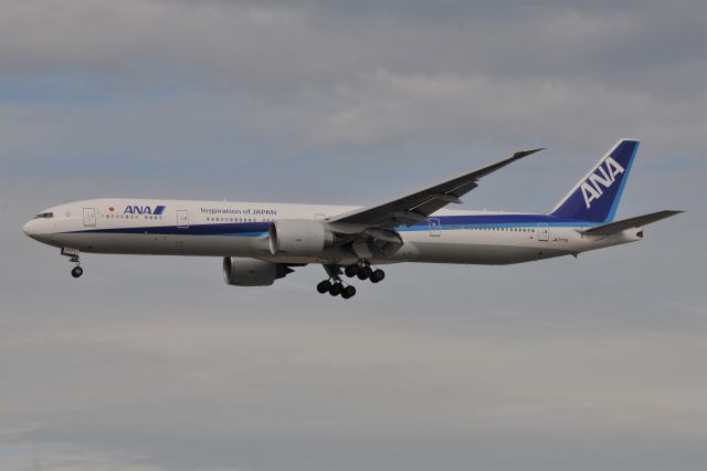 BOEING 777-300 (JA777A)