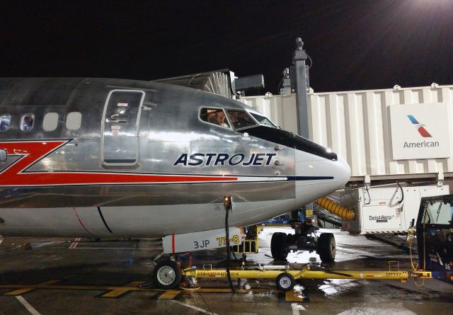 Boeing 737-800 (N905NN) - Astrojet getting ready for the flight to KRICbr /br /11/30/18