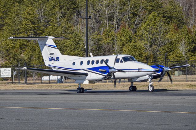 Beechcraft Super King Air 200 (N174JB)