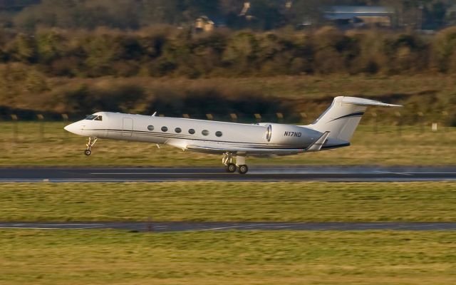 Gulfstream Aerospace Gulfstream V (N17ND) - bill clinton dep shannon for the usa