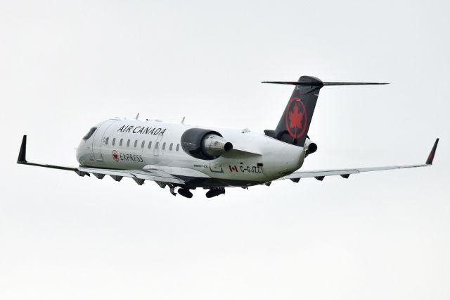 Canadair Regional Jet CRJ-200 (C-GJZZ)